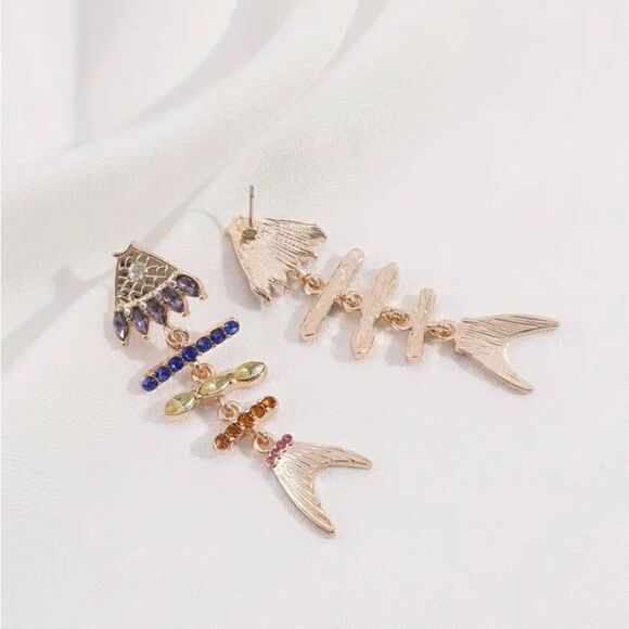 🐠 Betsey Johnson crystal fishbone dangle earrings 🐠 - Picture 4 of 5